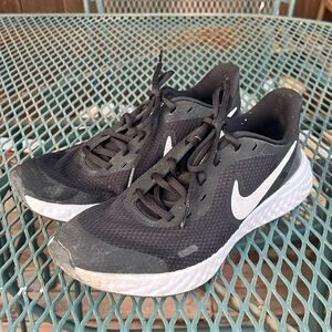 Nike Revolution 5 EXT Womens Sz 7Y Women’s 8.5 Black Running Shoes Sneakers